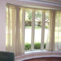 Bowwindow curtain track with valance